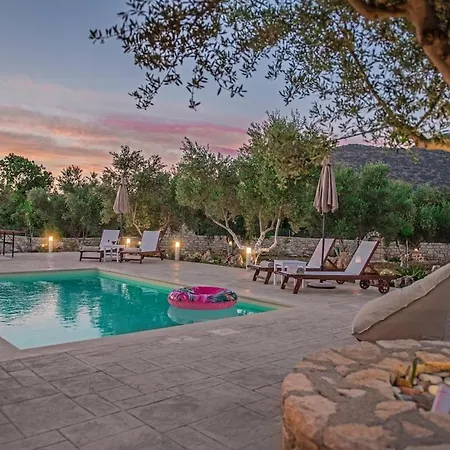 Avra - With Private Pool Villa Melidhonion (Rethymno)